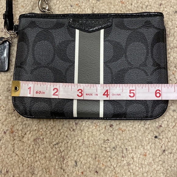 Coach wristlet - Picture 4 of 5